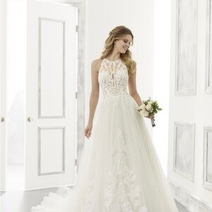 Mori Lee Lace Wedding Gown (Analise)